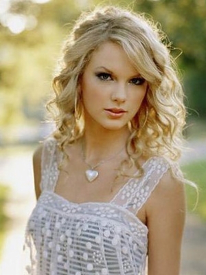 taylor swift no makeup on. Let#39;s go on with Zoeys friends